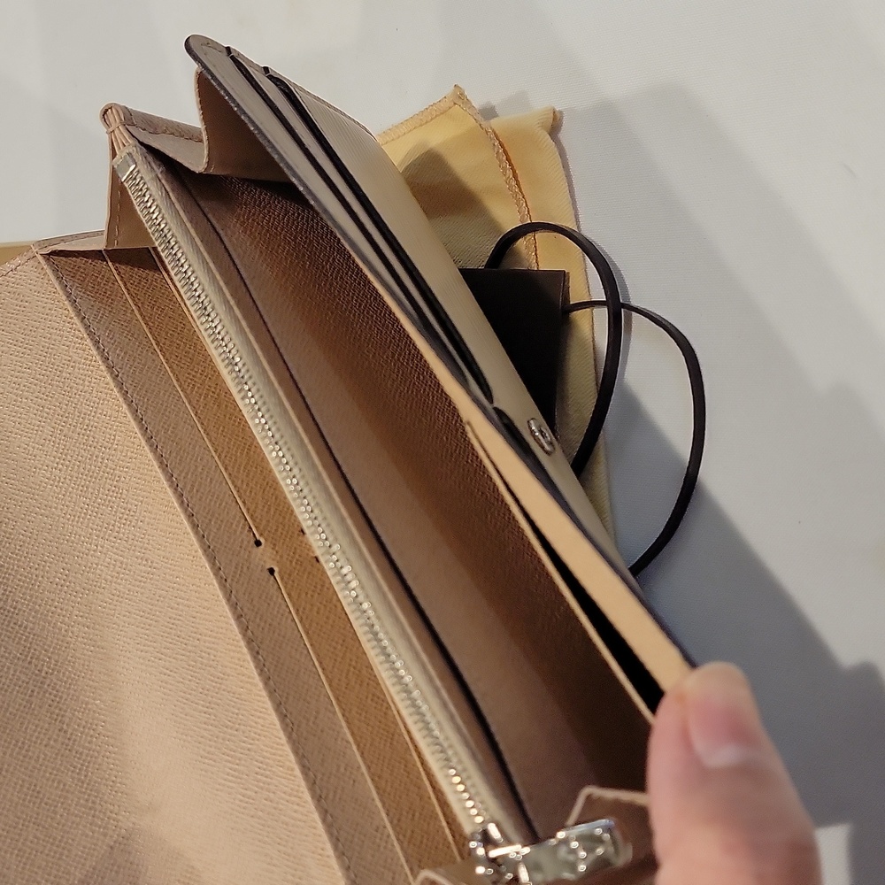 Authentic Louis Vuitton Epi Sarah Wallet - Picture 8 of 13